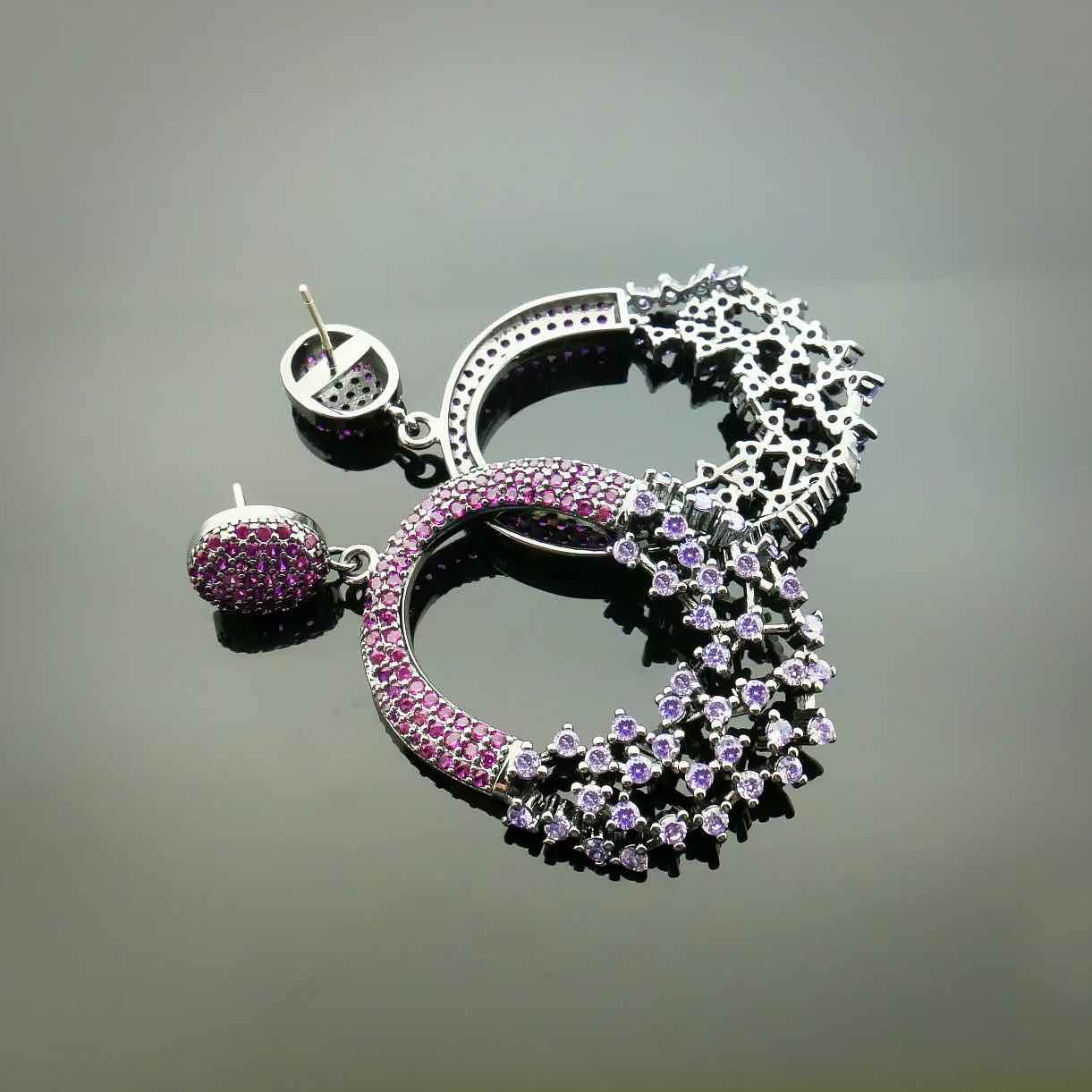 Ovale oorbellen met paarse en roze zirconia's - Victoria Valenza