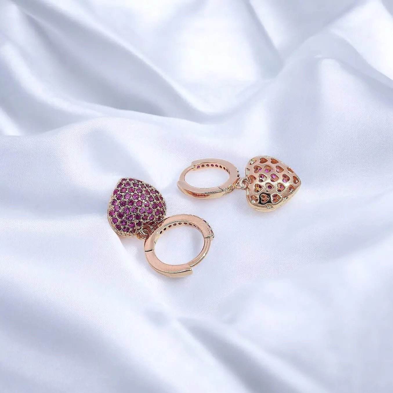Roségoudkleurige hart oorbellen met roze zirkonia stenen - Victoria Valenza