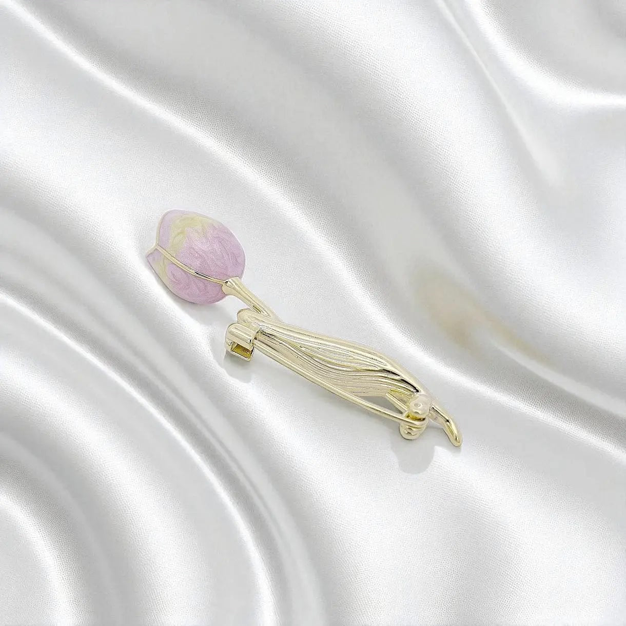 Goudkleurige tulp broche met emaille  Victoria Valenza