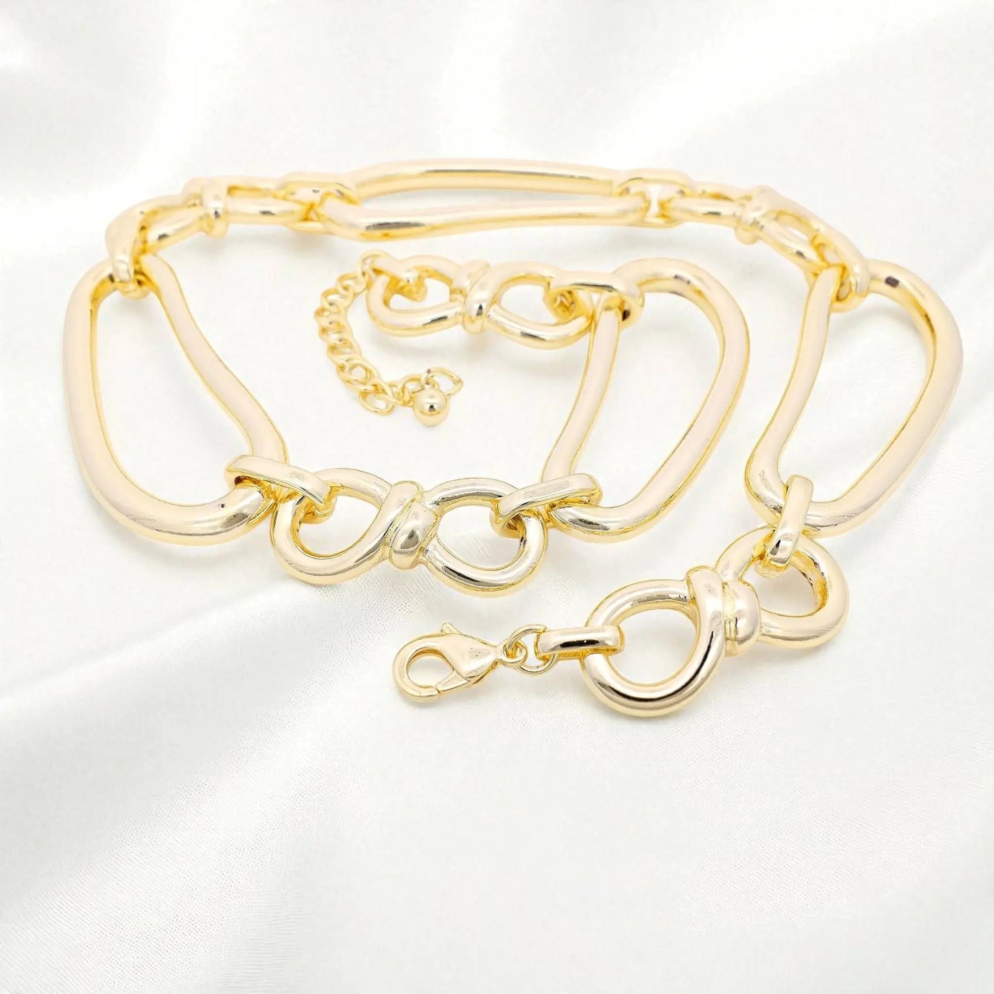 Goudkleurige open design collier  Victoria Valenza