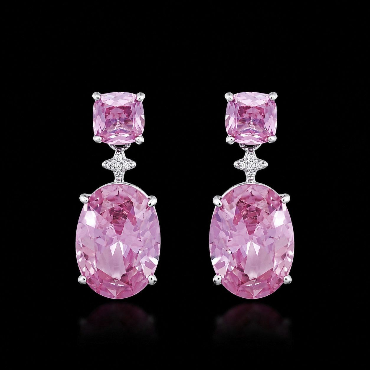 Zilverkleurige Bella Rosa oorbellen met roze zirkonia stenen | Victoria Valenza