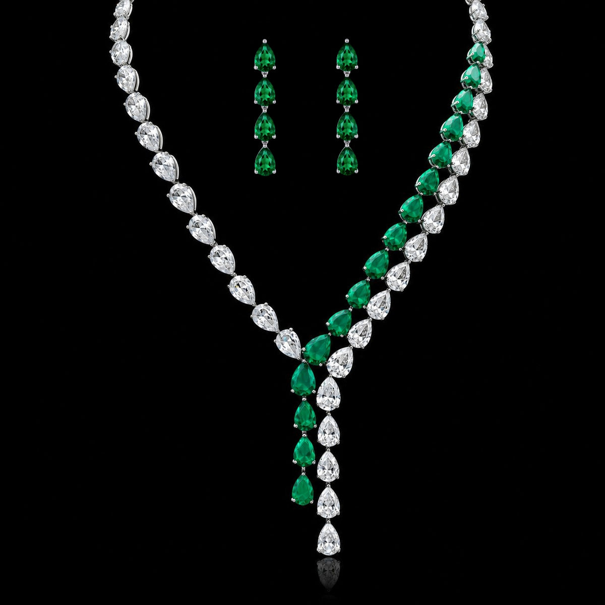 Zilverkleurige Verde Eleganza Collier en Oorbellen met Smaragdkleurige Zirkonia Stenen | Victoria Valenza