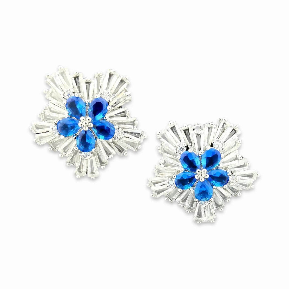 
                      
                        Zilverkleurige bloem oorbellen met blauwe zirkonia's - Victoria Valenza
                      
                    