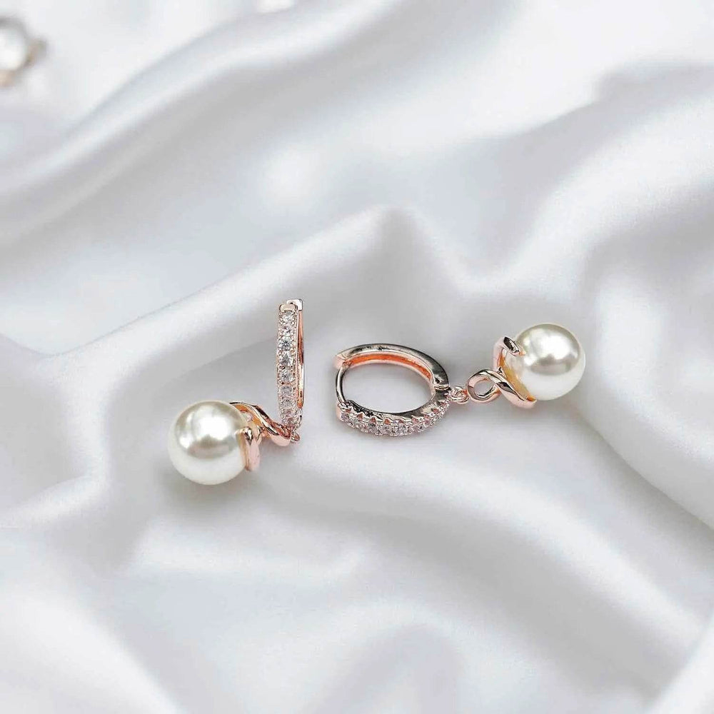 
                      
                        Roségoudkleurige oorbellen met parels en zirkonia's - Victoria Valenza
                      
                    