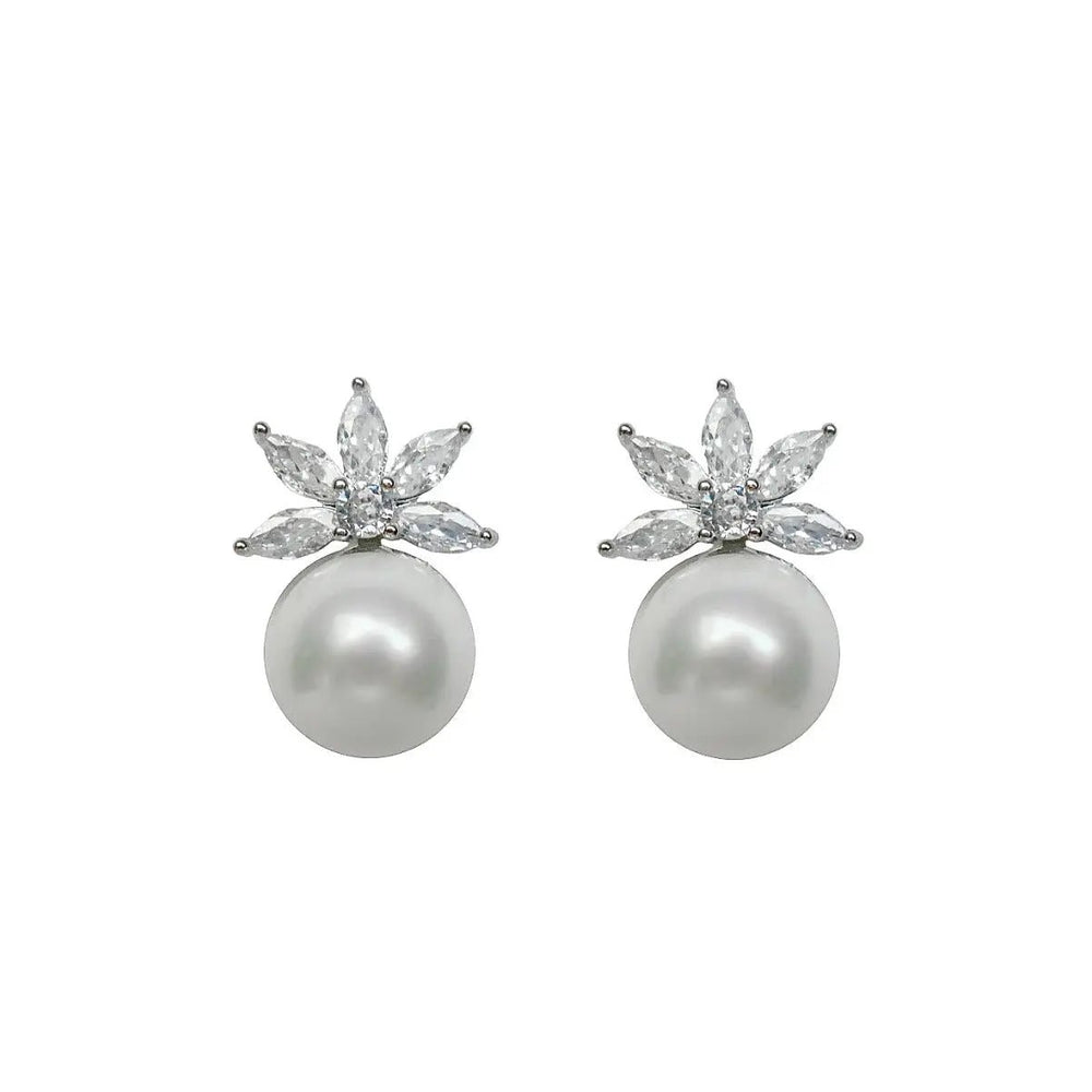 
                      
                        Zilverkleurige ster oorknoppen met parels en zirkonia's Victoria Valenza
                      
                    