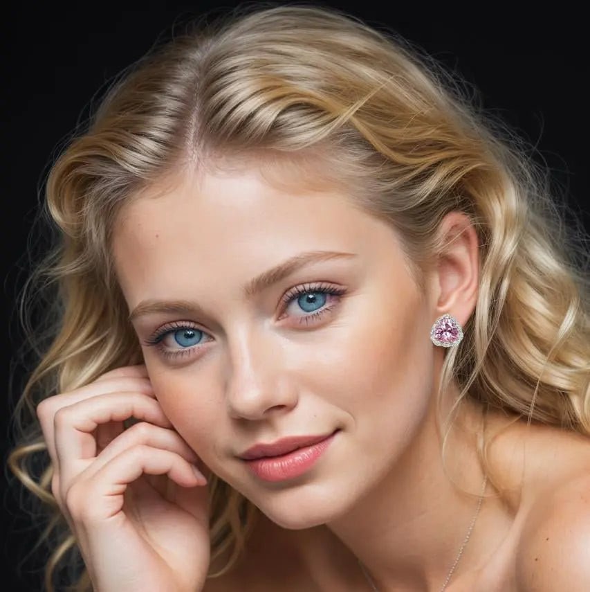 925 Sterling Zilveren Oorbellen met Roze Zirkonia Stenen op model | Victoria Valenza