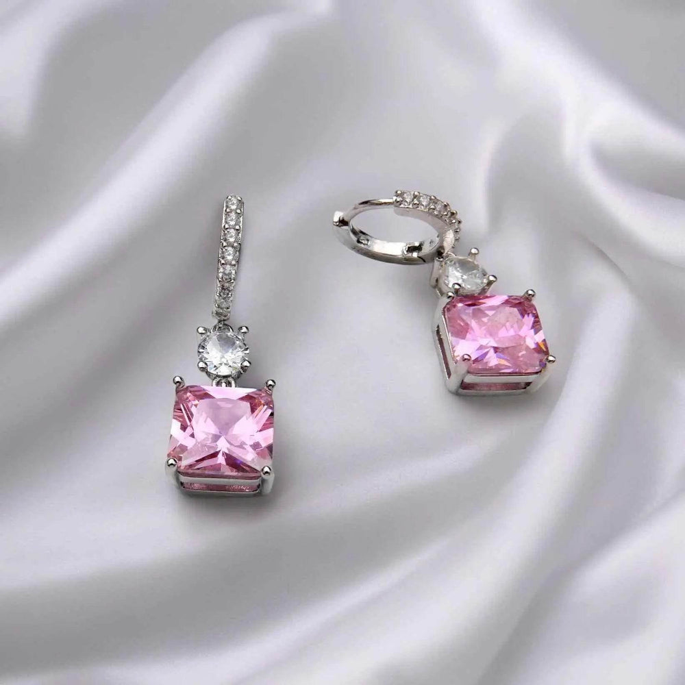 
                      
                        Zilveren Sophie oorbellen met roze en witte zirkonia's - Victoria Valenza
                      
                    
