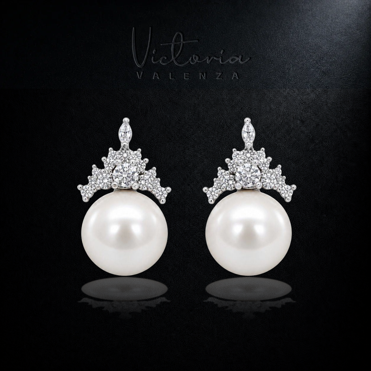 Zilverkleurige Tiara Clip Oorbellen met Parels en Zirkonia Stenen | Victoria Valenza