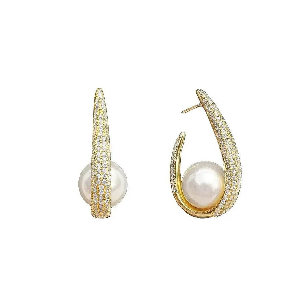 
                      
                        Goudkleurige Goudkleurige Pavé Oorbellen met Parels en Zirkonia’smet parels en zirkonia's - Victoria Valenza
                      
                    