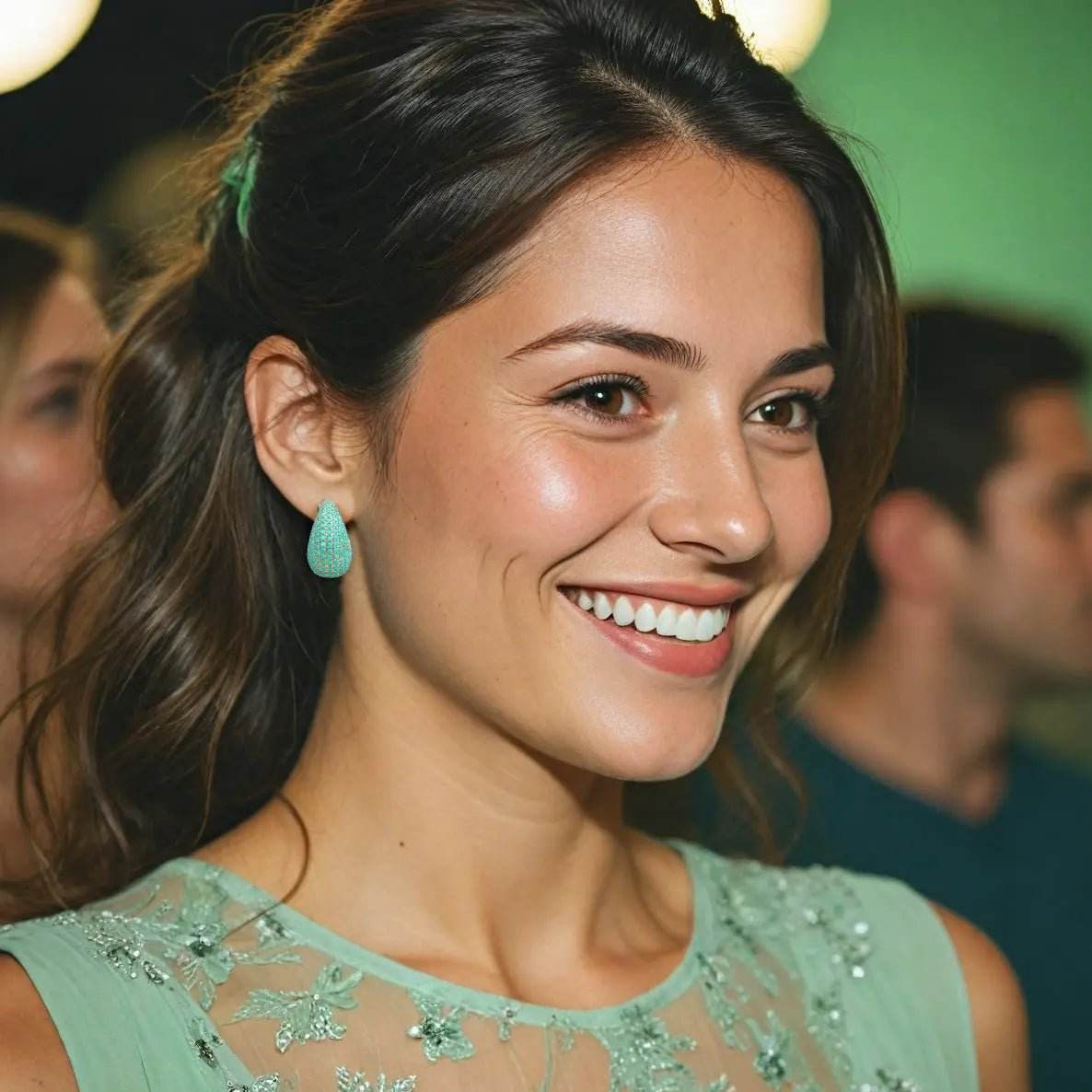 Vergulde druppel oorbellen met turquoise zirkonia's - Victoria Valenza