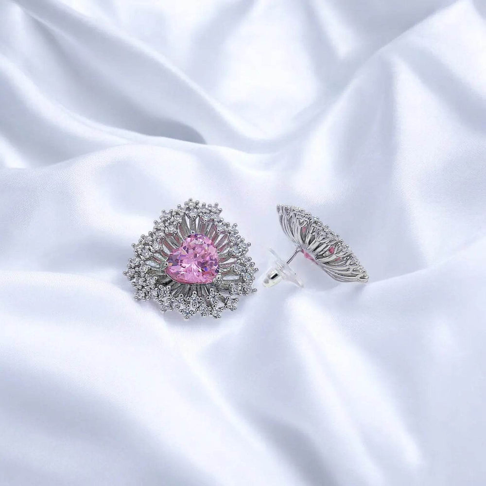 
                      
                        Zilverkleurige fantasie oorbellen met roze hart zirkonia stenen - Victoria Valenza
                      
                    