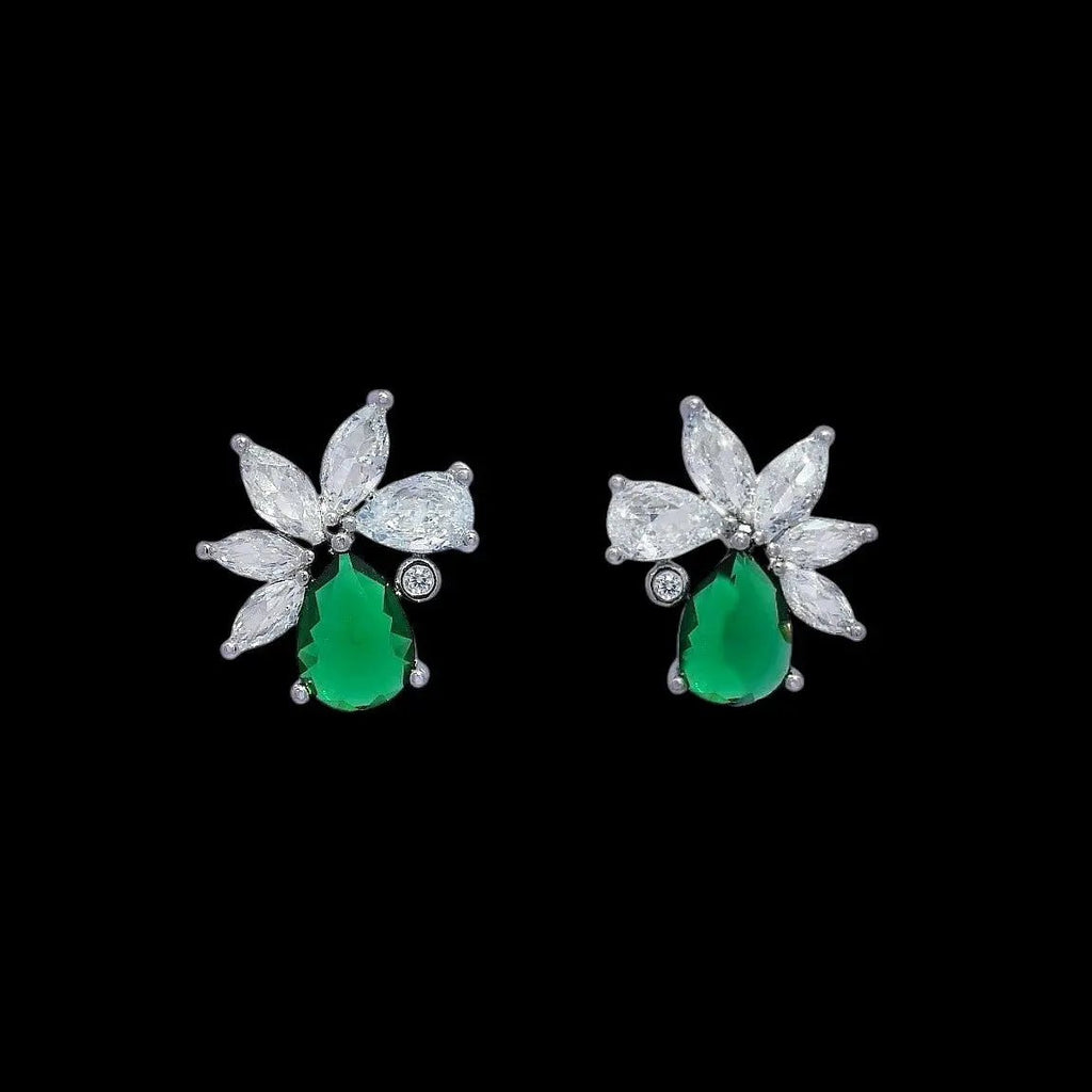 Zilverkleurige oorbellen met witte markies en peervormige groene zirkonia stenen  Victoria Valenza
