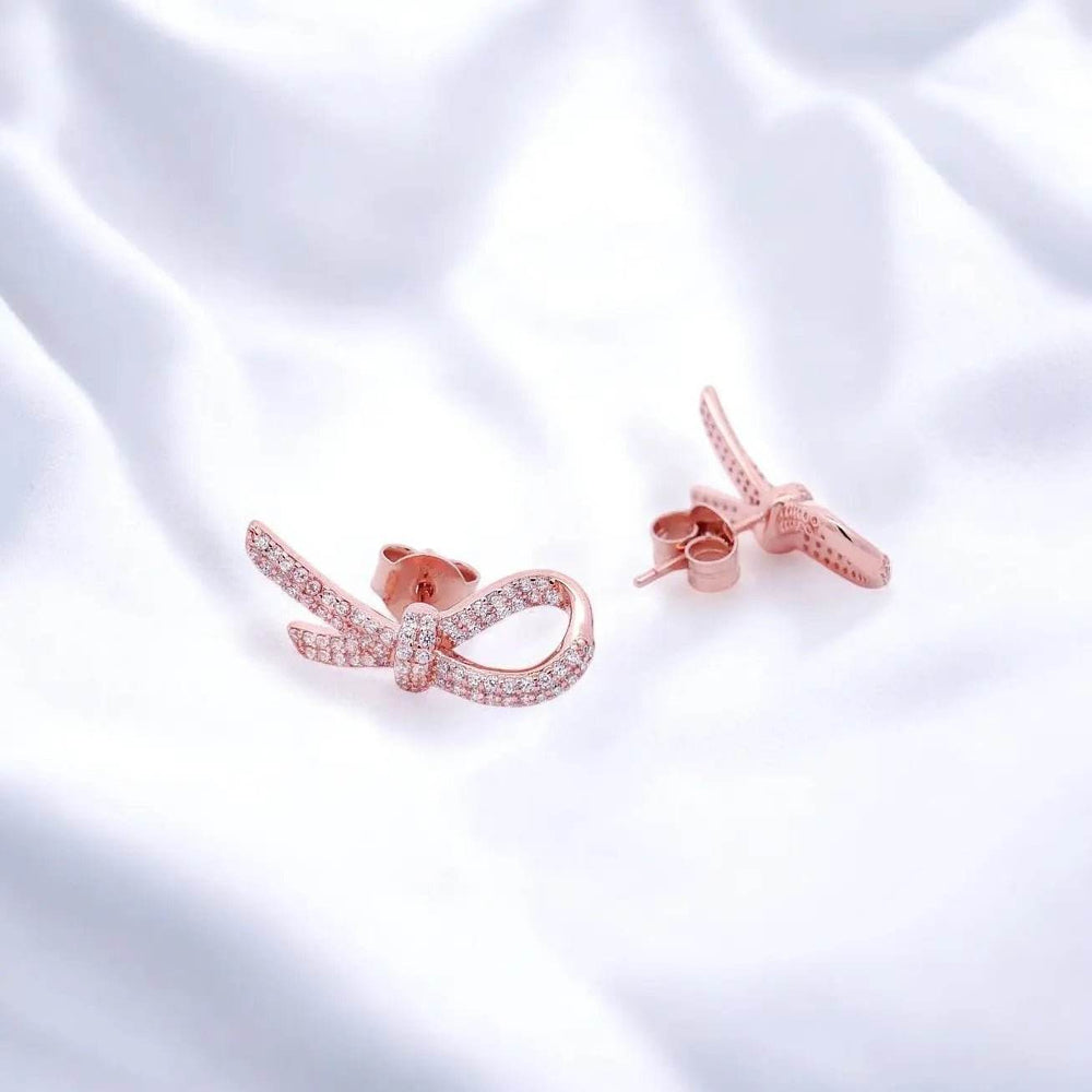 
                      
                        Roségoud vergulde zilveren ribbon oorbellen met zirkonia stenen - Victoria Valenza
                      
                    