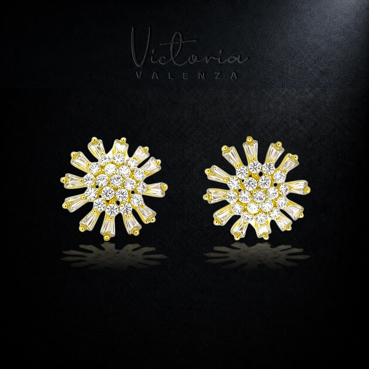Goudkleurige Sole Clip Oorbellen met Zirkonia Stenen | Victoria Valenza
