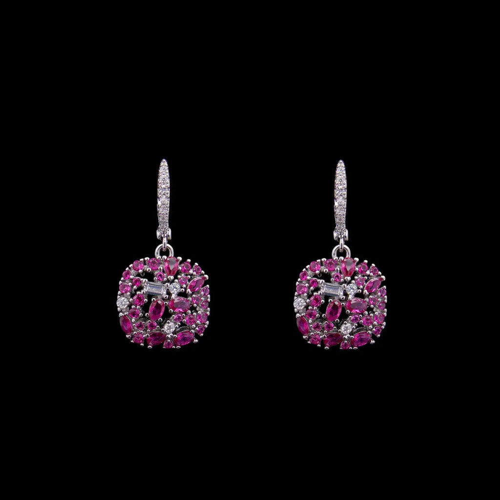 Zilverkleurige oorbellen met roze en witte zirkonia stenen  Victoria Valenza