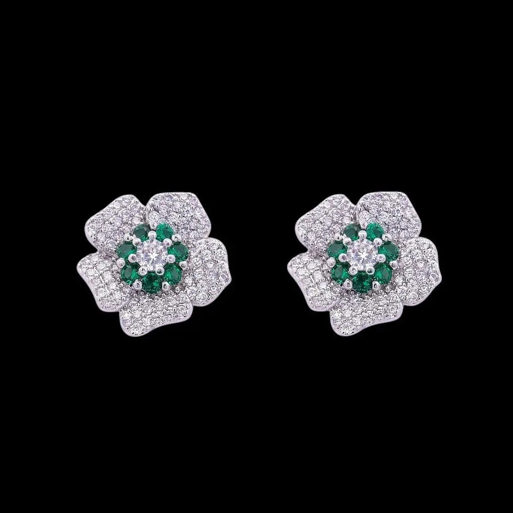 Zilverkleurige bloem oorbellen met groene en witte zirkonia stenen  Victoria Valenza