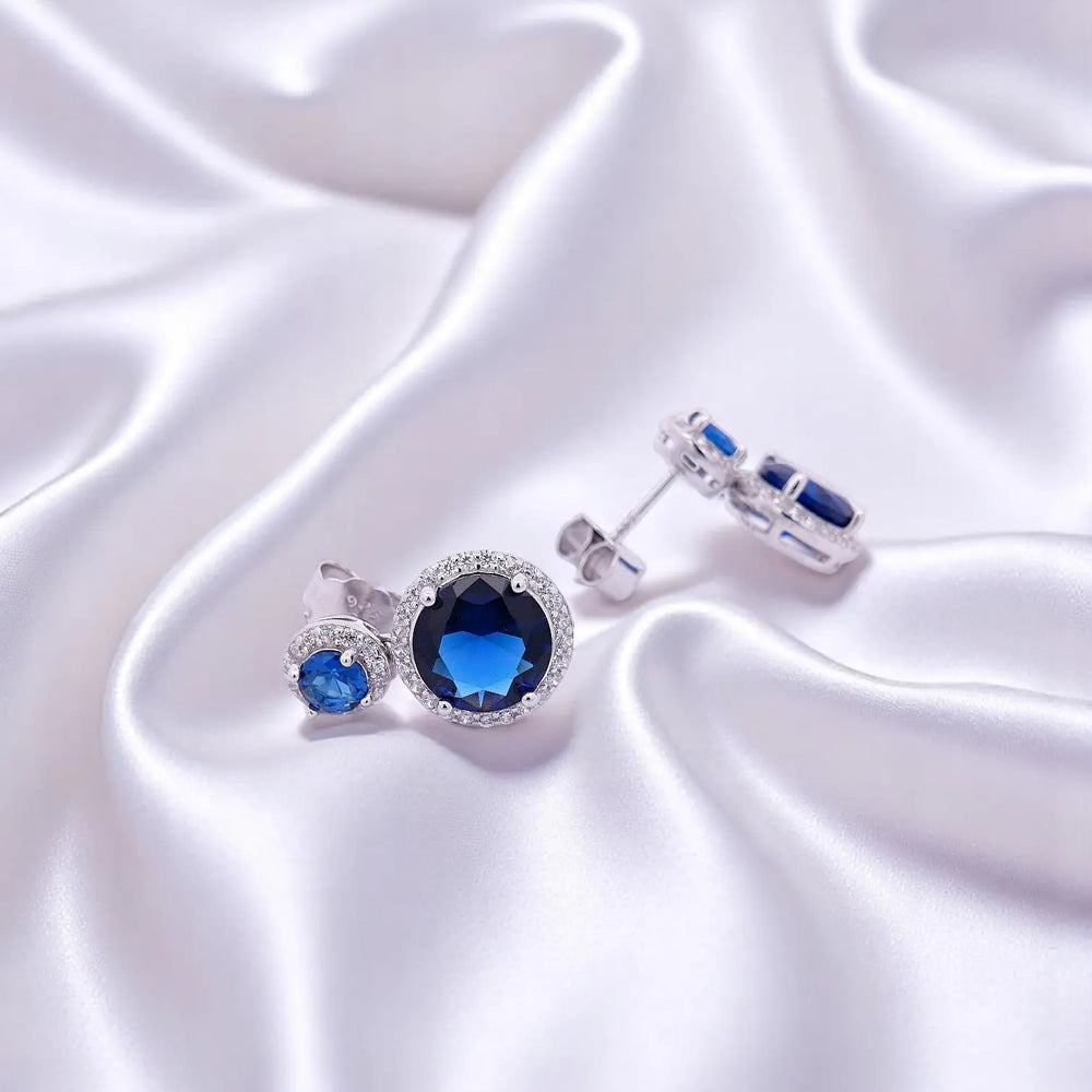 
                      
                        Zilveren fantasie oorbellen met blauwe zirkonia stenen  Victoria Valenza
                      
                    