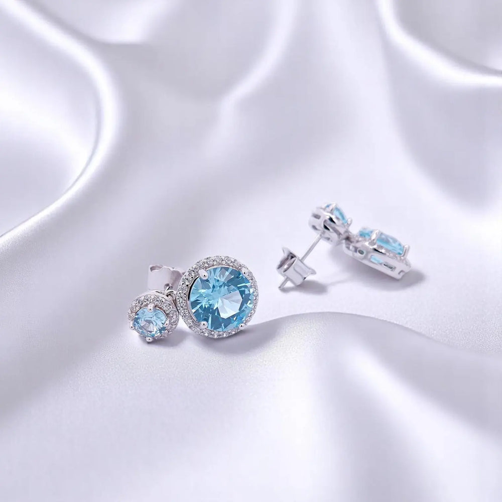 
                      
                        Zilveren fantasie oorbellen met licht blauwe zirkonia stenen  Victoria Valenza
                      
                    