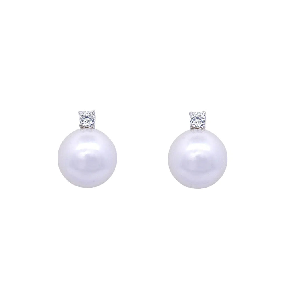 
                      
                        Zilveren clip oorbellen met parels 12 mm en zirkonia stenen.  Victoria Valenza
                      
                    
