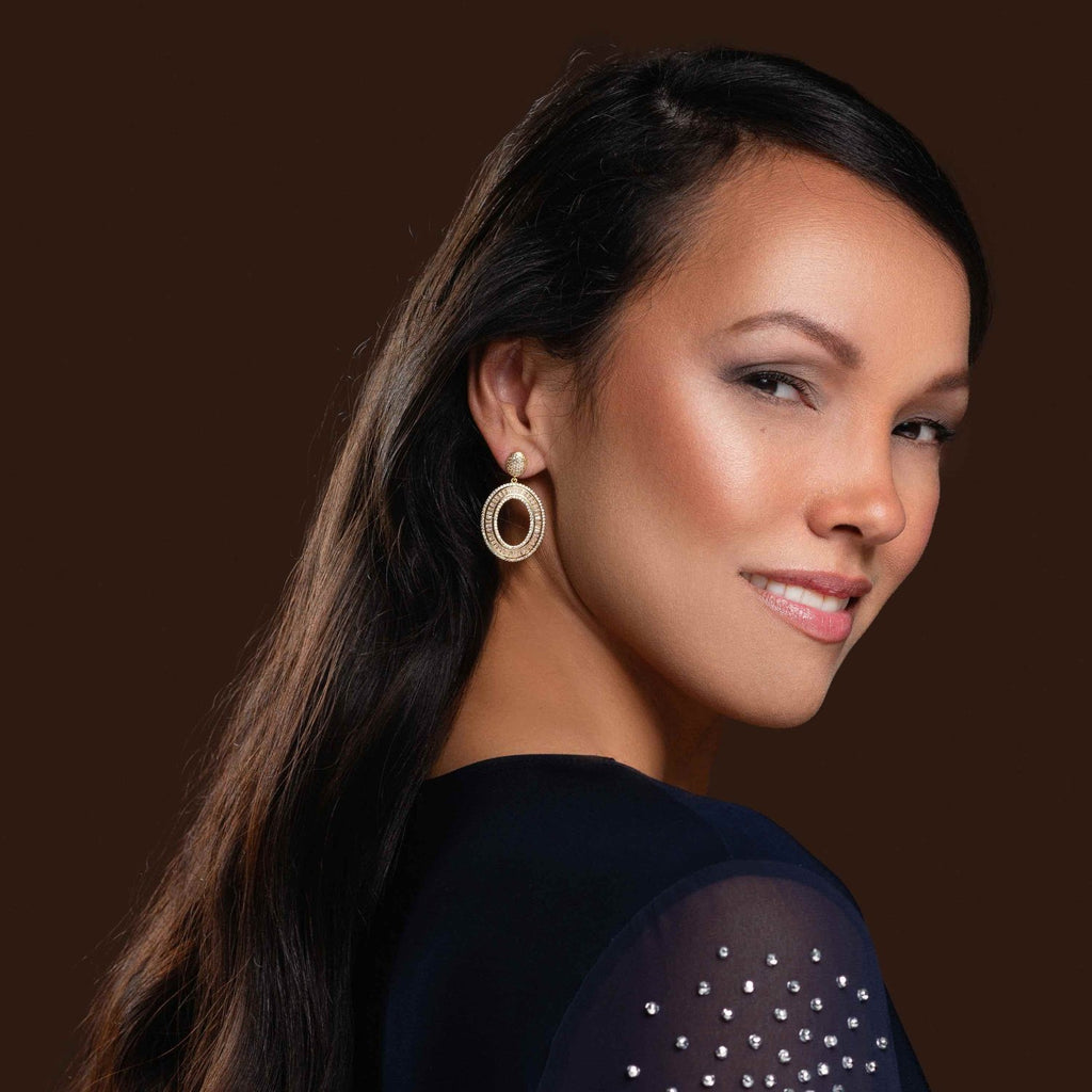 Goudkleurige ovale statement oorhangers Victoria Valenza