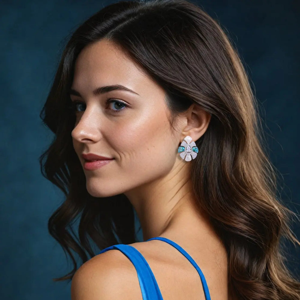 Zilverkleurige gerhodineerde druppel oorbellen met blauw-groene en witte parelmoer en witte zirkonia stenen  Victoria Valenza