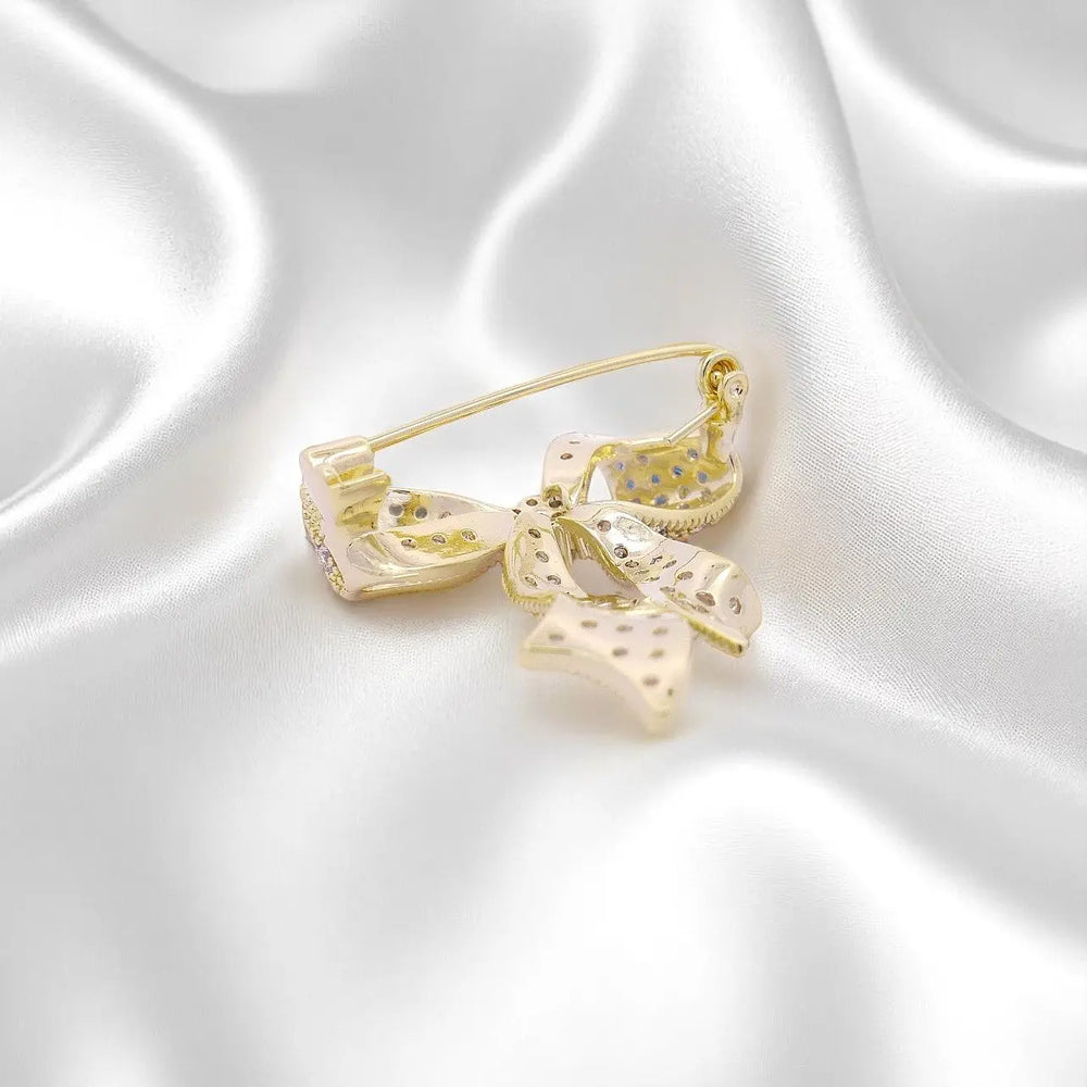 
                      
                        Goudkleurige strik broche met zirkonia stenen  Victoria Valenza
                      
                    