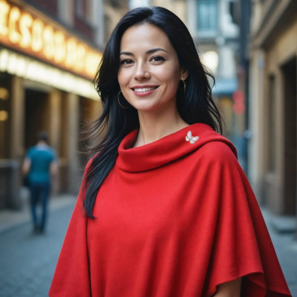 Goudkleurige vlinder broche met parelmoer en zirkonia stenen  Victoria Valenza