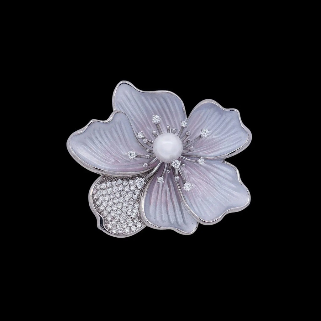 Zilverkleurige sakura broche met parel, emaille en zirkonia stenen  Victoria Valenza