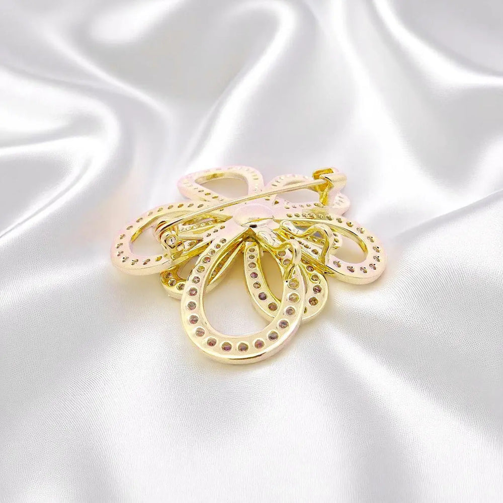 
                      
                        Goudkleurige cosmosbloem broche tevens hanger met zirkonia stenen  Victoria Valenza
                      
                    