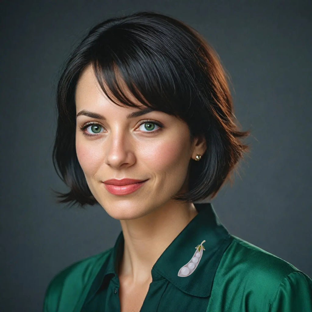 Goudkleurige boontje broche met parels, zirkonia stenen en emaille  Victoria Valenza