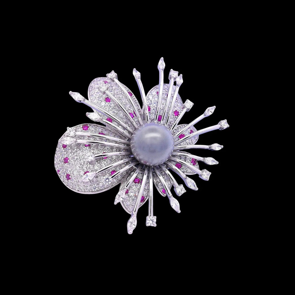 Zilverkleurige passiebloem broche teven hanger met grijze parel en zirkonia stenen  Victoria Valenza