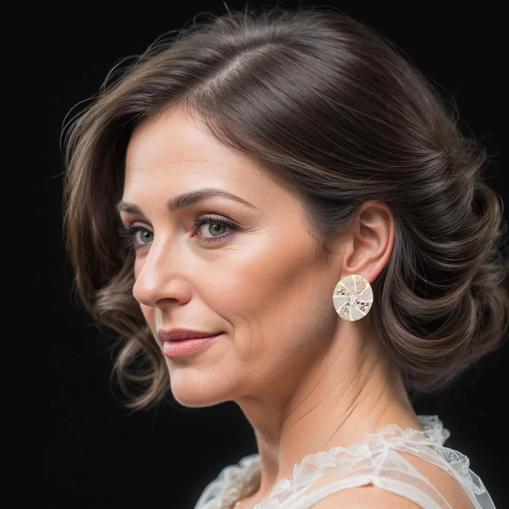 
                      
                        Vergulde ovale oorbellen met parlemoer en zirkonia stenen  Victoria Valenza
                      
                    