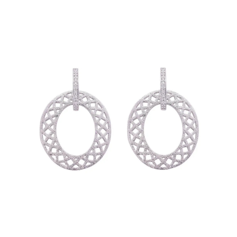 
                      
                        Zilverkleurige ovale matte oorbellen met zirkonia stenen  Victoria Valenza
                      
                    