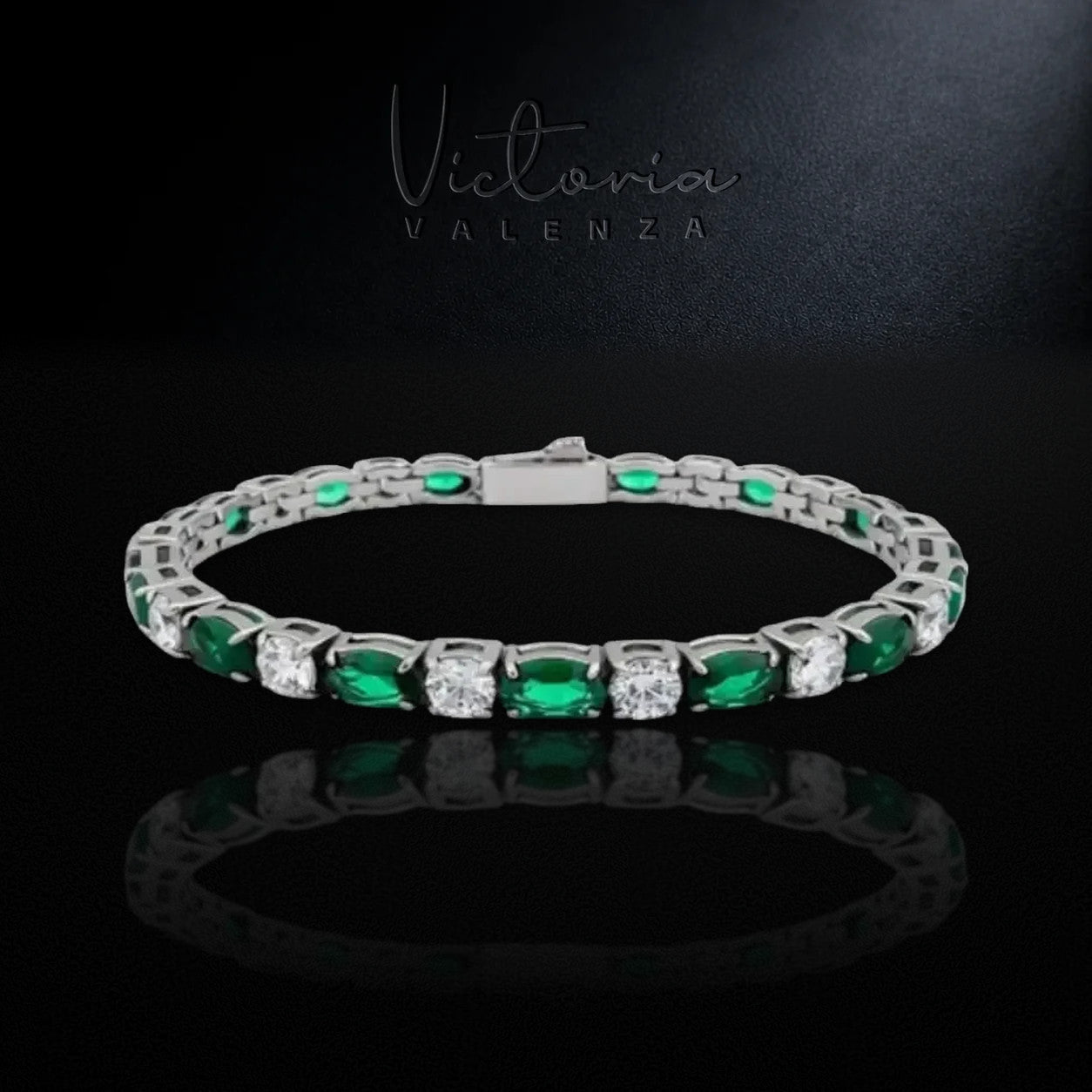 Zilverkleurige RVS Tennisarmband met Groene en Witte Zirkonia Stenen | Victoria Valenza