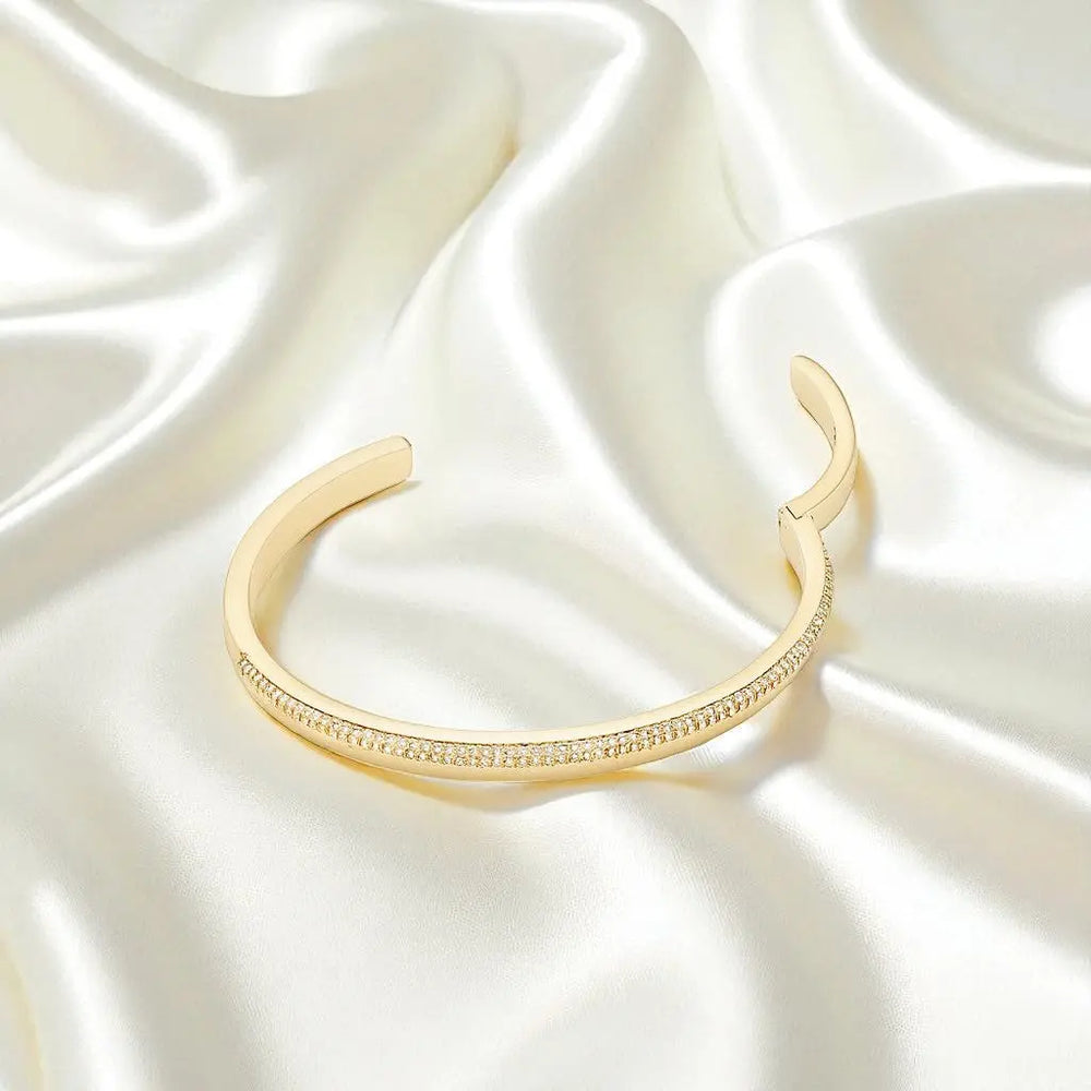 
                      
                        Goudkleurige armband met pavé zirkonia stenen  Victoria Valenza
                      
                    