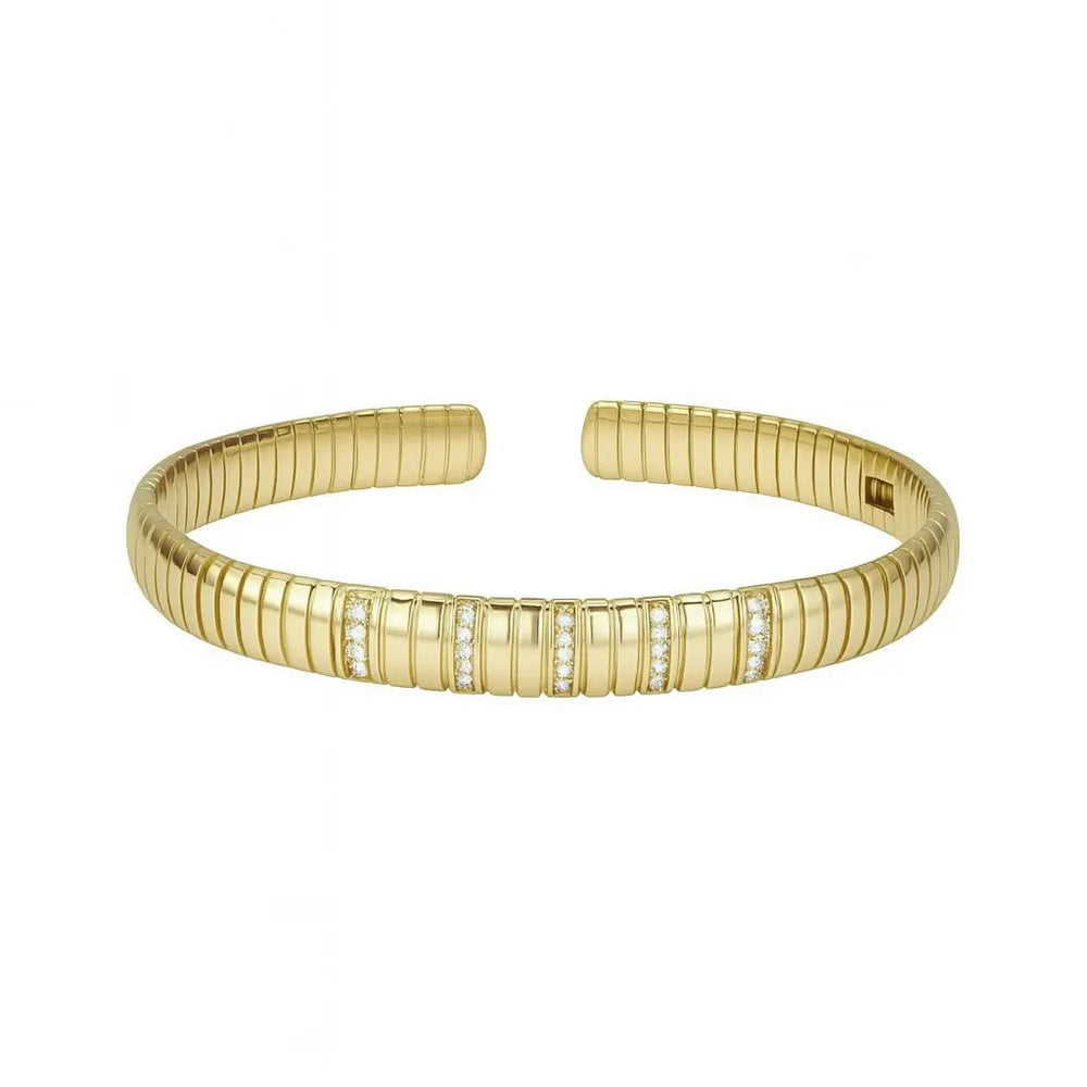 
                      
                        Goudkleurige klassieke armband met zirkonia stenen.  Victoria Valenza
                      
                    