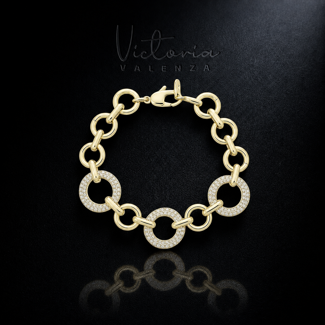 Goudkleurige cirkels armband met zirkonia stenen | Victoria Valenza