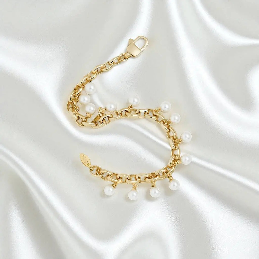 
                      
                        Goudkleurige armband met parels  Victoria Valenza
                      
                    