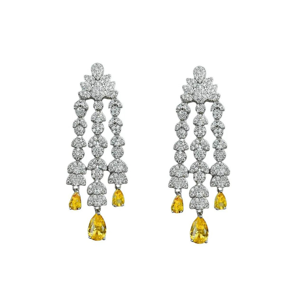 
                      
                        Zilverkleurige chandelier oorbellen met gele zirkonia's - Victoria Valenza
                      
                    