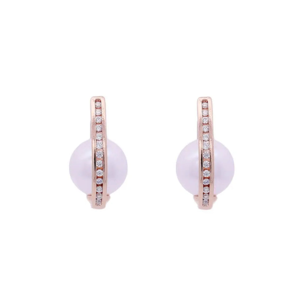 
                      
                        Roségoudkleurige design oorbellen met parels en zirkonia stenen  Victoria Valenza
                      
                    