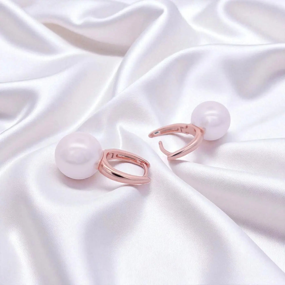 
                      
                        Roségoudkleurige oorbellen met witte parels  Victoria Valenza
                      
                    