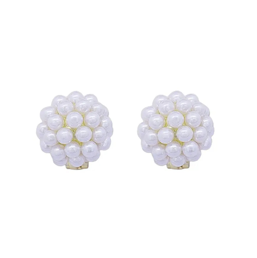 
                      
                        Goudkleurige Celeste clip oorbellen met parels  Victoria Valenza
                      
                    