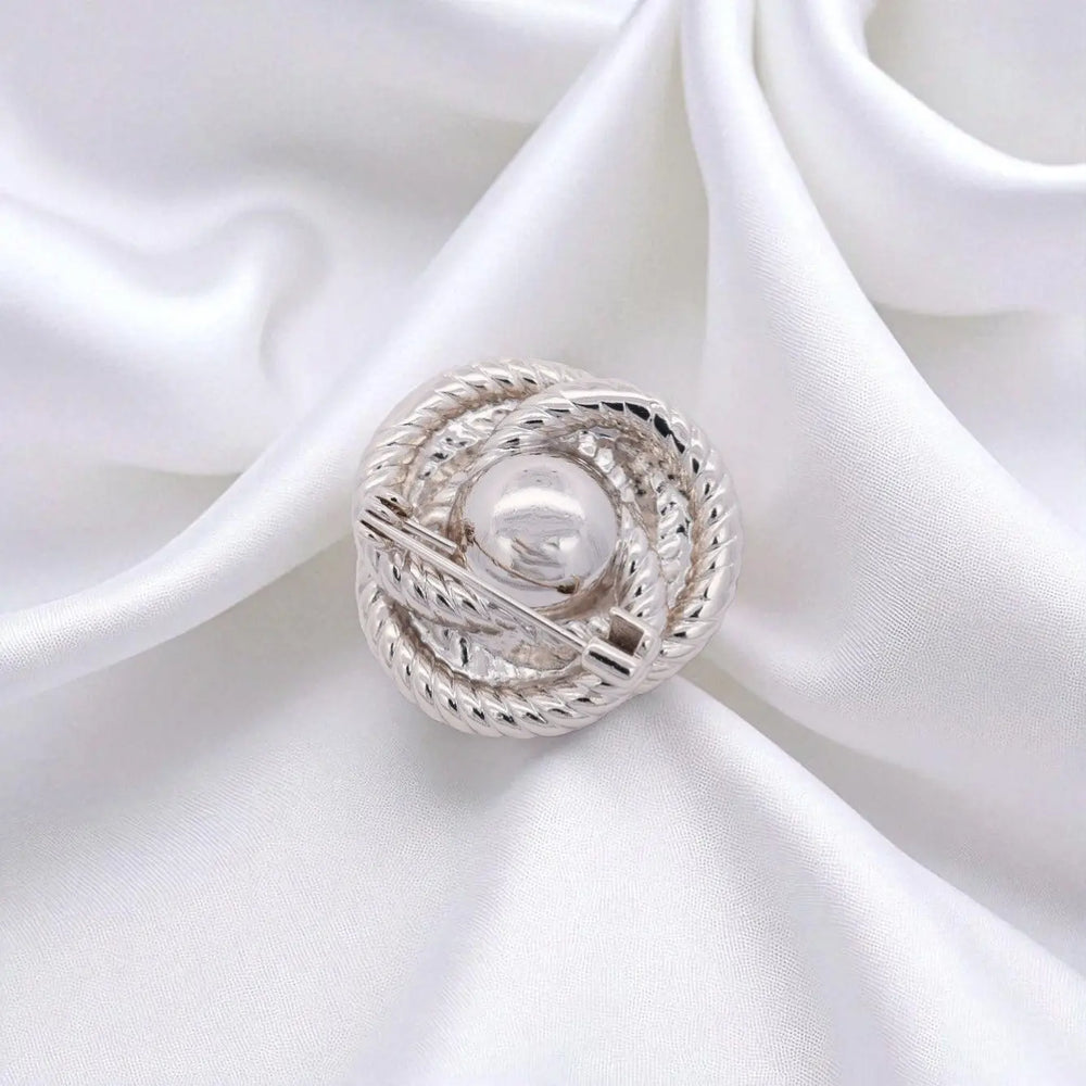 
                      
                        Zilverkleurige knot broche met parel  Victoria Valenza
                      
                    
