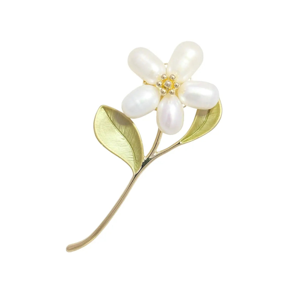 
                      
                        Goudkleurige veldbloem broche teven hanger met zoetwater parels en emaille  Victoria Valenza
                      
                    
