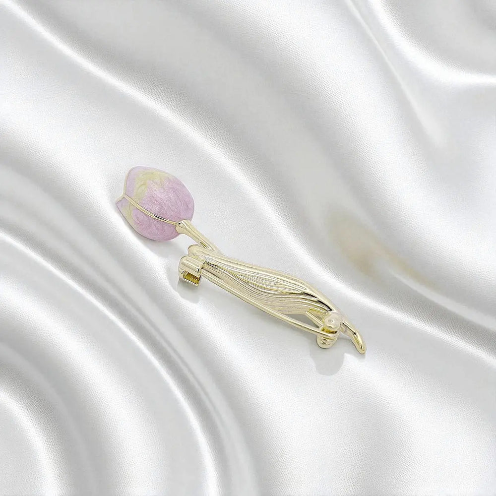 
                      
                        Goudkleurige tulp broche met emaille  Victoria Valenza
                      
                    