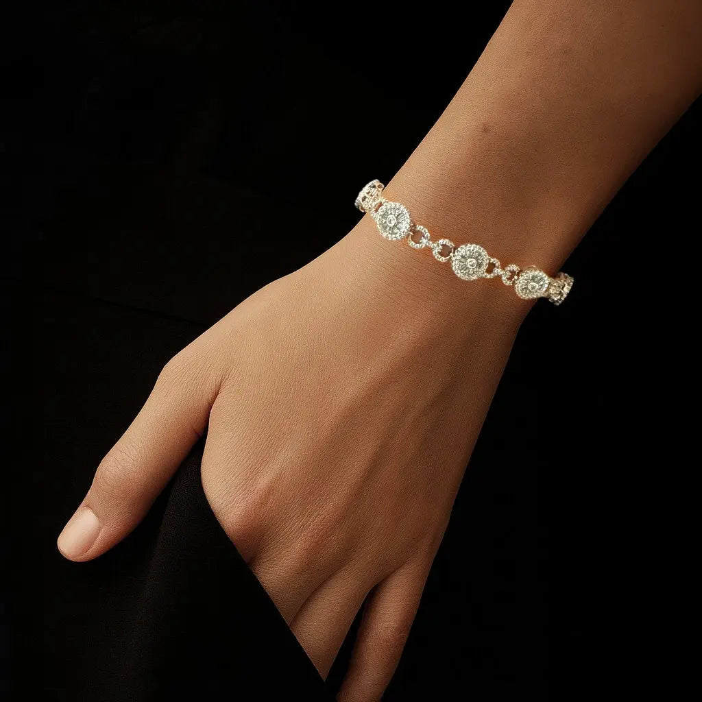 Goudkleurige armband met zirkonia stenen  Victoria Valenza