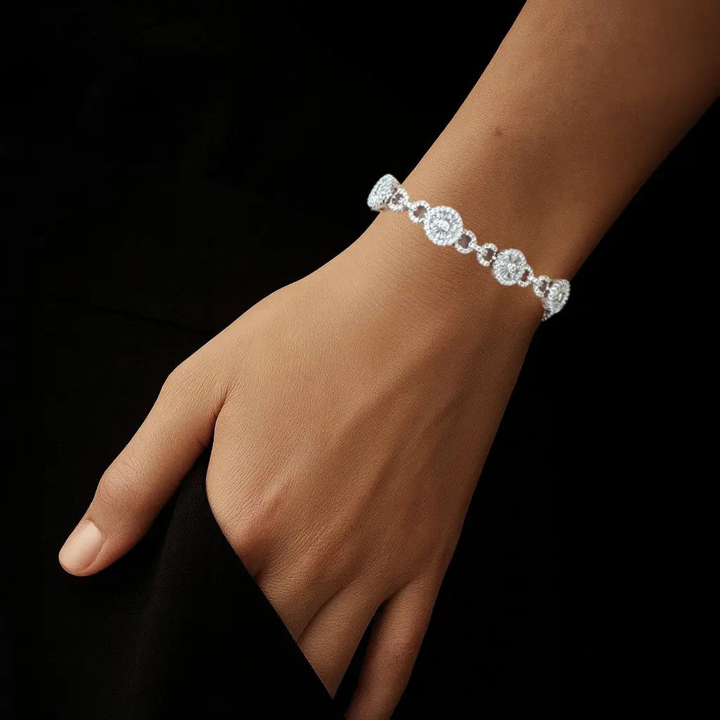 Zilverkleurige armband met zirkonia stenen  Victoria Valenza