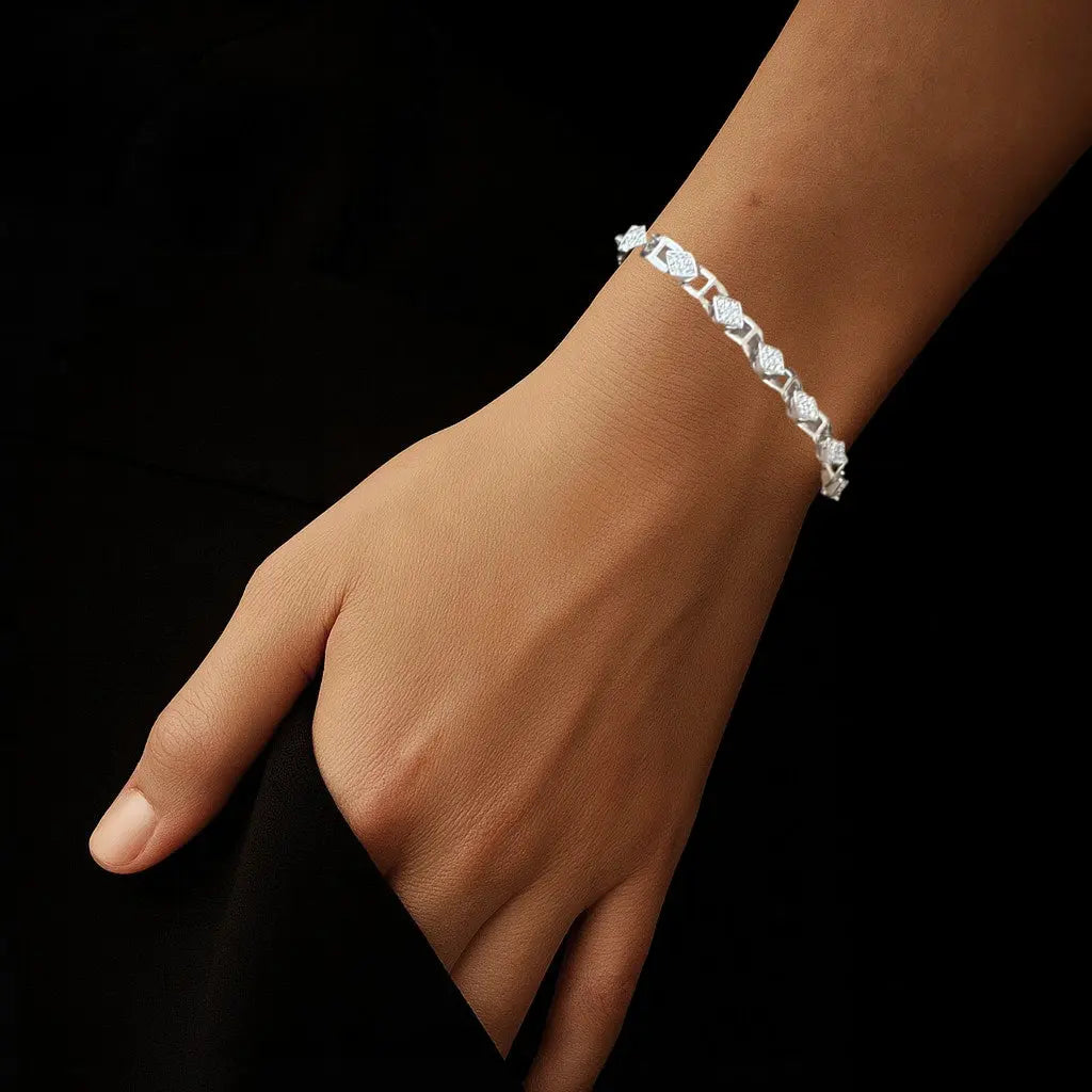 Zilverkleurige ruit armband met zirkonia stenen  Victoria Valenza