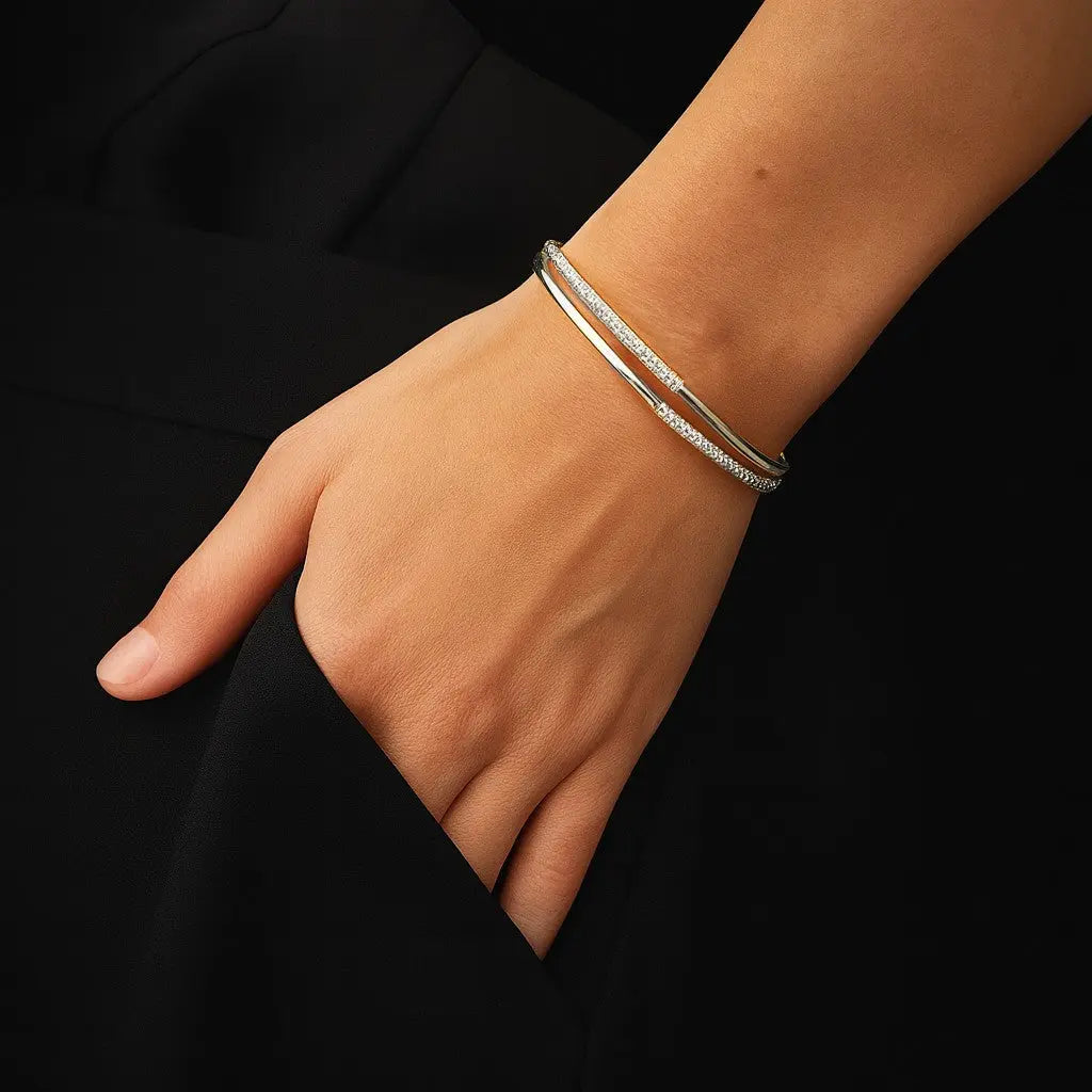 Zilverkleurige opengewerkte armband met pavé zirkonia stenen  Victoria Valenza