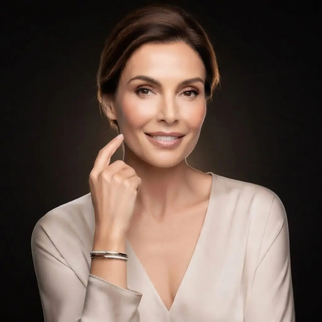 Zilverkleurige opengewerkte armband met pavé zirkonia stenen